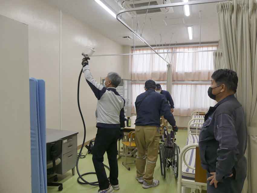 勉強会・実習(ボランティア施工)/効果改めて理解/県光触媒施工協会