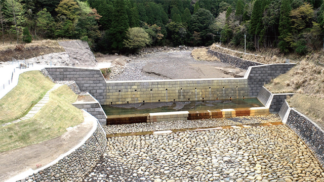 火山砂防・霧島川１０・１１号堰堤完成