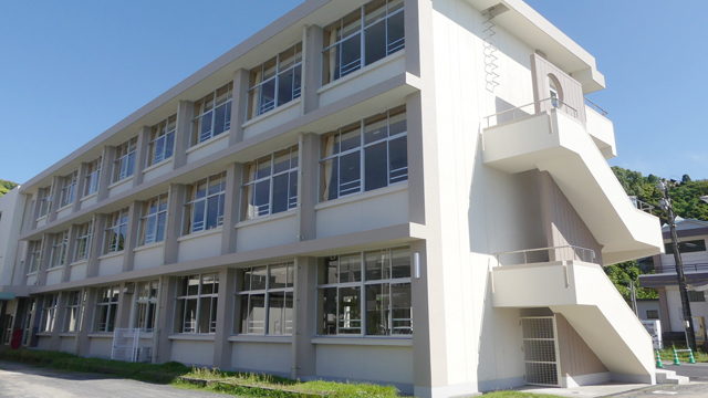 鹿屋市立西原小学校２番棟　長寿命化改良・防音復旧工事が完成